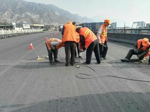 镜铁区道路桥梁病害治理